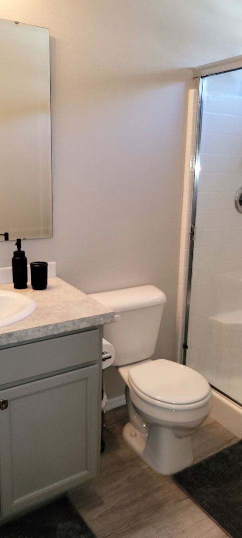 Building Photo - Executive Rental!