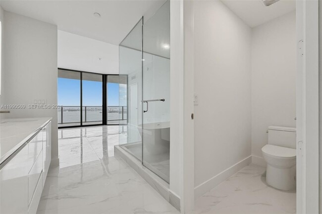 Building Photo - 711 NE 23rd Terrace