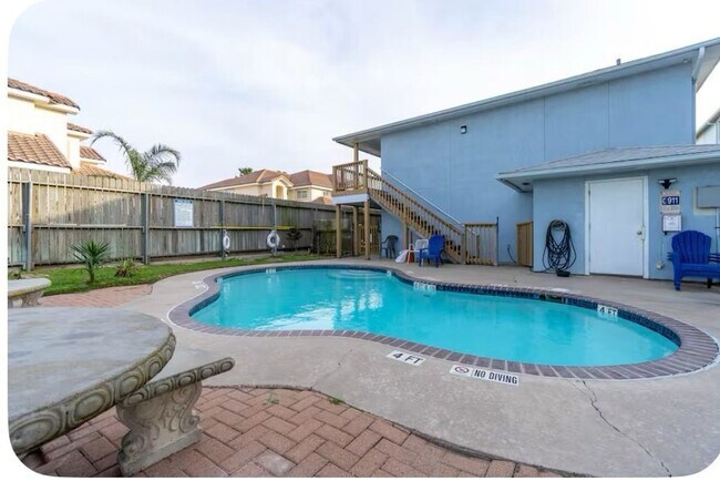 Building Photo - 14898 Granada Dr