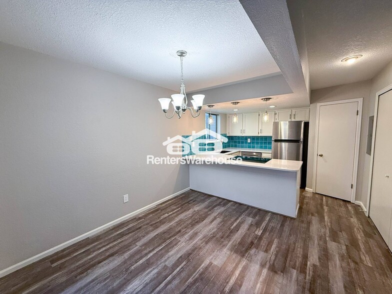 Building Photo - 6233 Willow Ln