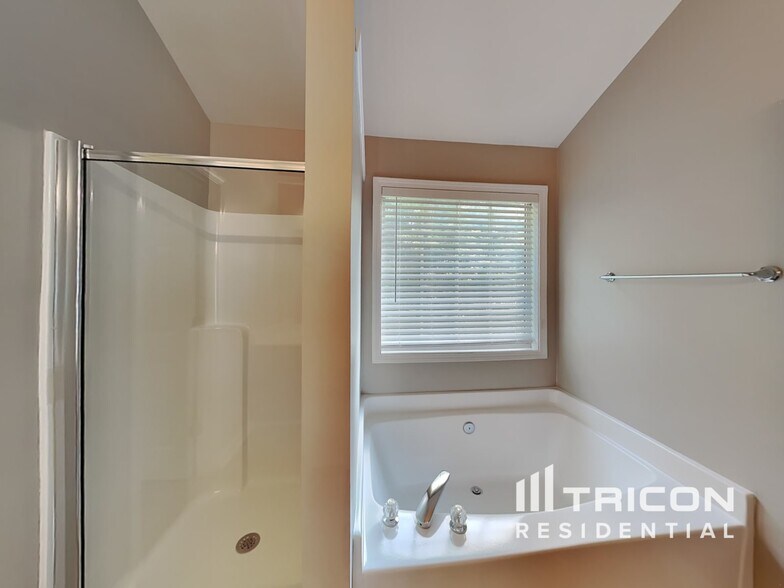 Building Photo - 1204 Willow Bend Ct SW
