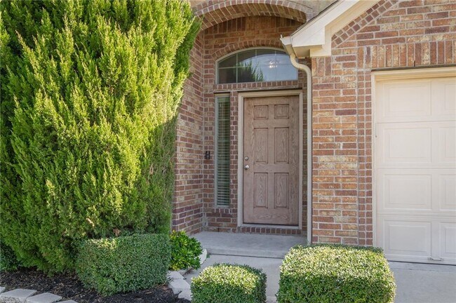 Building Photo - 504 Tascate St