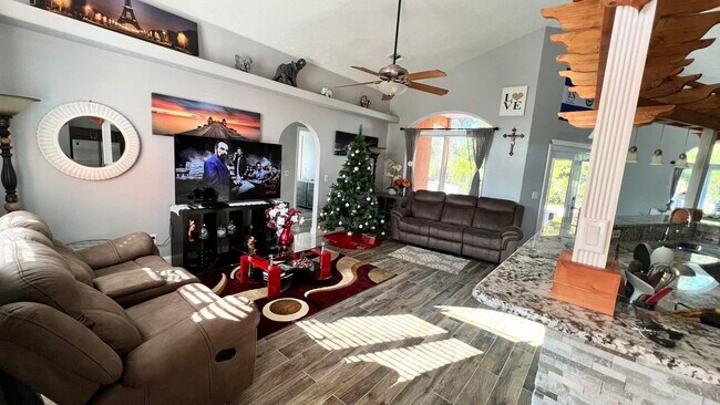 Building Photo - 4516 NW Alsace Ave