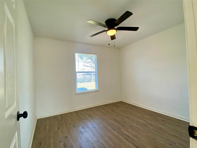 Building Photo - 4963 Culmore Dr