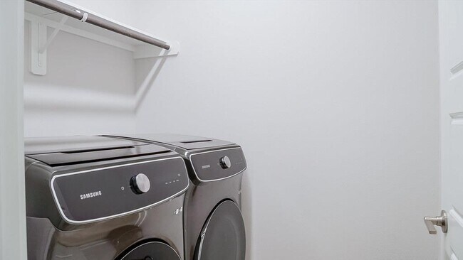 Building Photo - 1561 Sawmill Xing