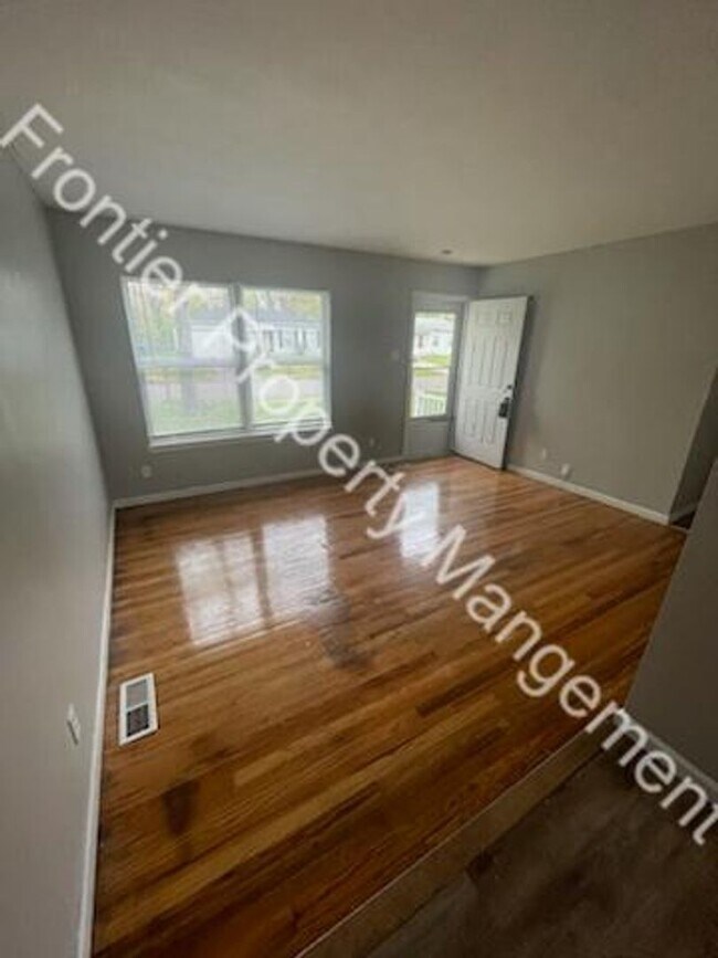 Building Photo - 3Bed 1 Bath Home in Spanish Lake, MO - Per...