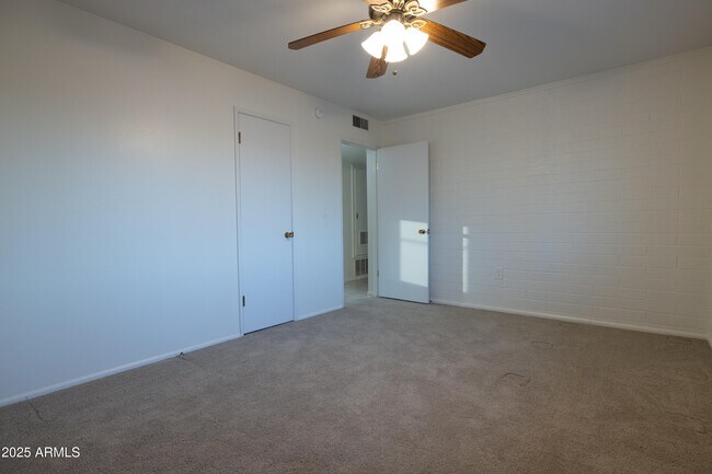Building Photo - 11417 N 103rd Ave