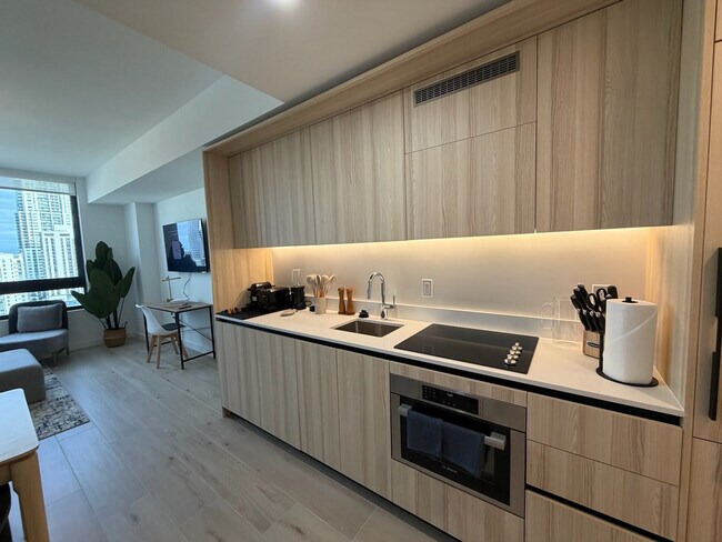 Building Photo - 225 N Miami Ave