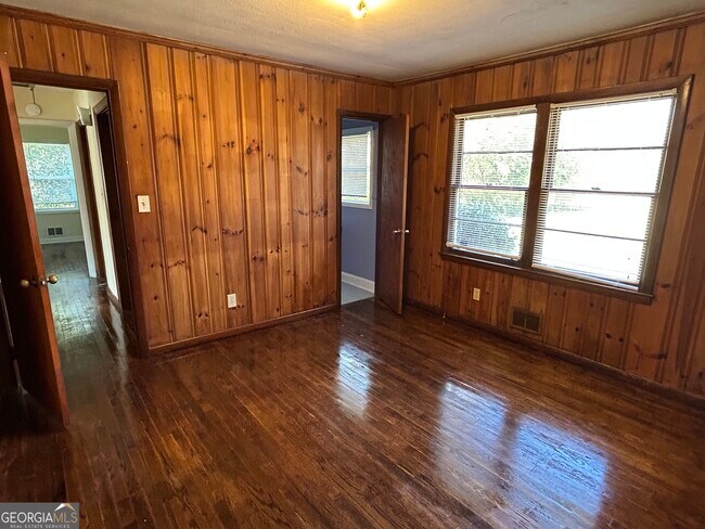 Building Photo - 190 Northcrest Dr