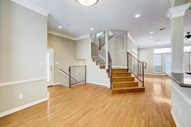 Building Photo - 5314 Blossom St