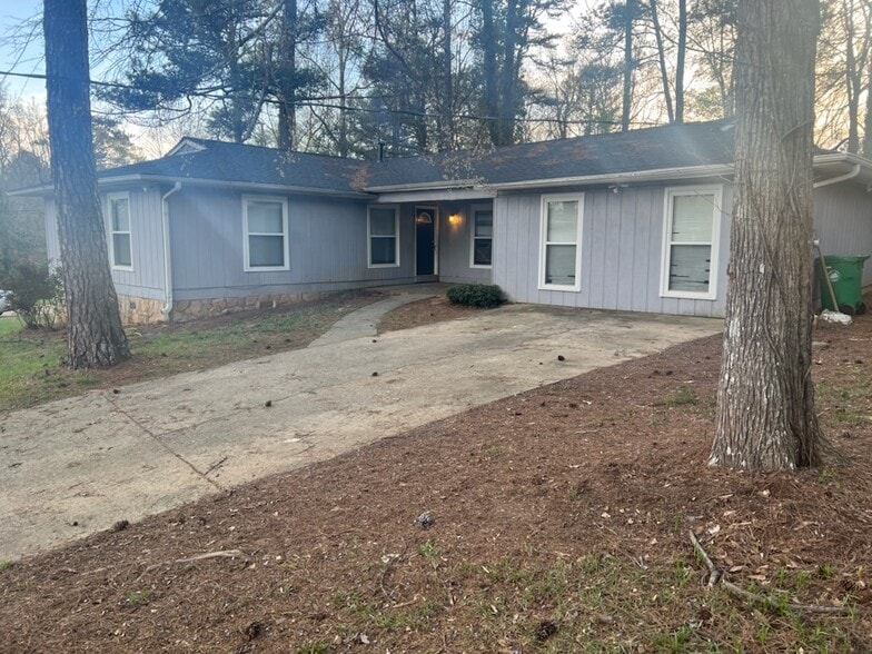 Building Photo - 2311 Bermuda Run Ct