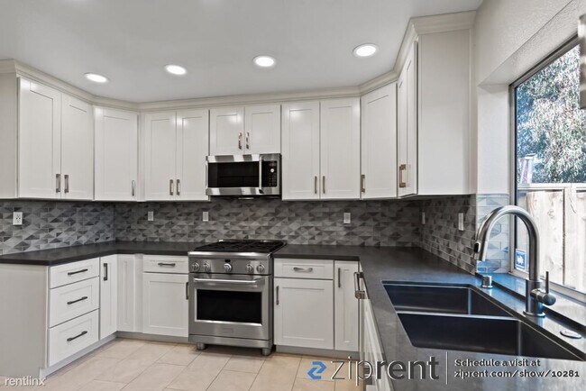 Building Photo - 4 br, 3 bath Townhome - 224 Meadowhaven Wa...