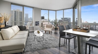 Building Photo - 4 E Delaware Pl