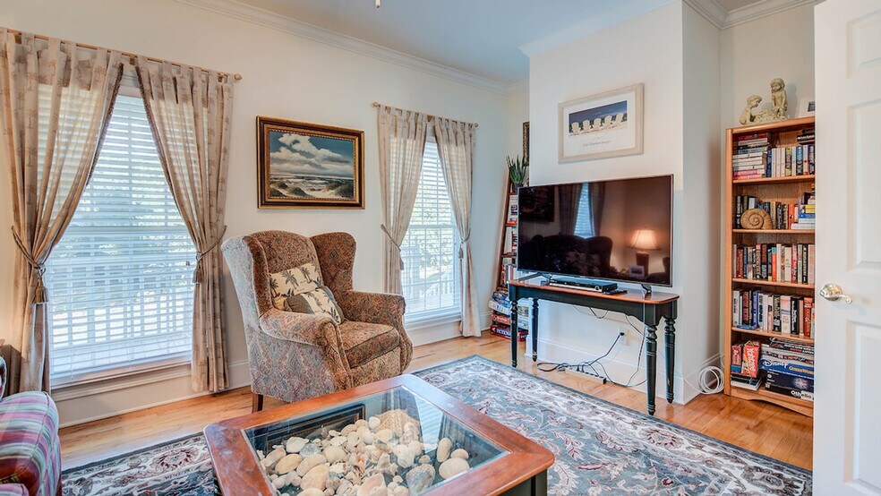 Building Photo - 203 Whiting Ln