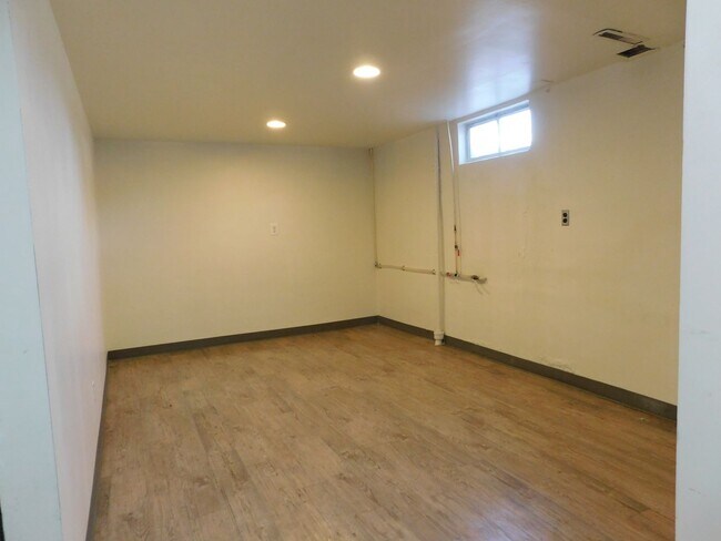 Building Photo - 941 Walnut Ave