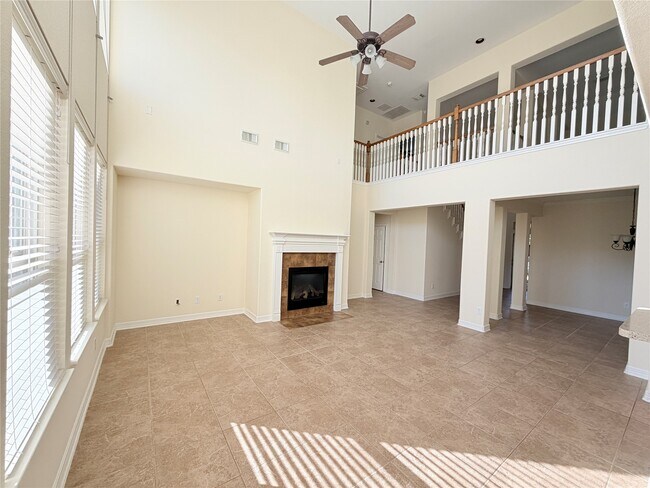 Building Photo - 28015 Silverstream Ct