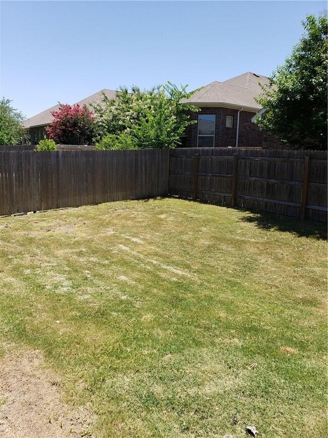 Building Photo - 533 Peregrine Way