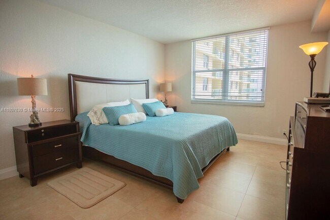 Building Photo - 2501 S Ocean Dr