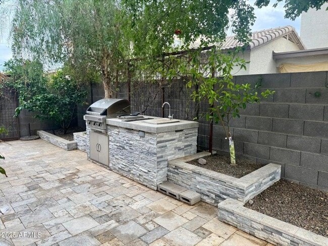 Building Photo - 191 W Beechnut Pl