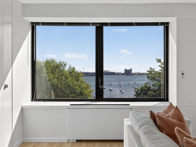 Building Photo - 65 E India Row