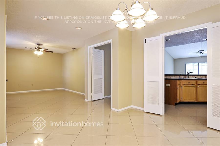 Building Photo - 901 Sandywood Dr