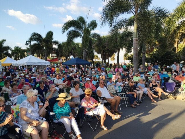 Building Photo - 1645 Baseline Ln