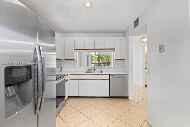 Building Photo - 1100 SW 128th Terrace