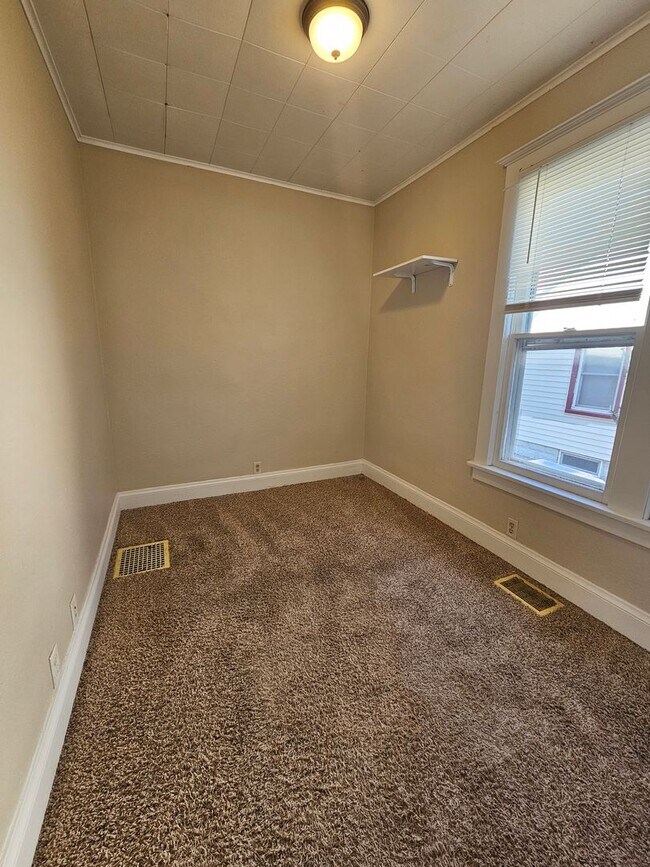 Building Photo - 349 10th St