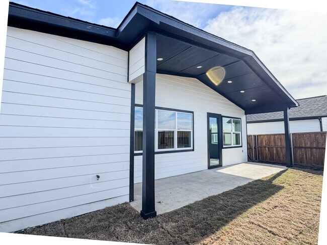 Building Photo - 340 Lucy Rd