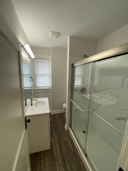 Building Photo - 1353 E Rich St