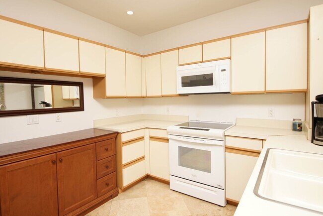 Building Photo - Bluewater Bay Townhome - 6 month lease Only