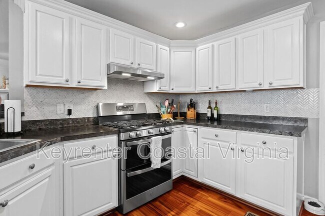 Building Photo - 109 Willow Wood Ave