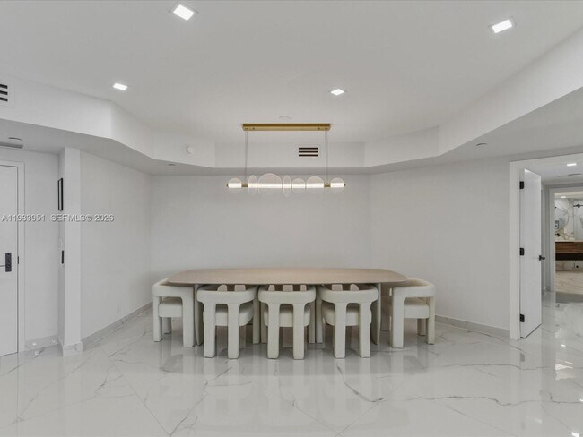 Building Photo - 3000 Island Blvd