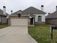 Building Photo - Nice Blanchard Home/Close to Golf course