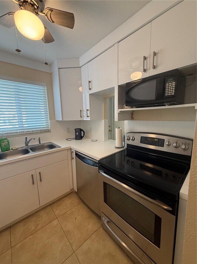 Building Photo - 2860 NE 14th Street Causeway