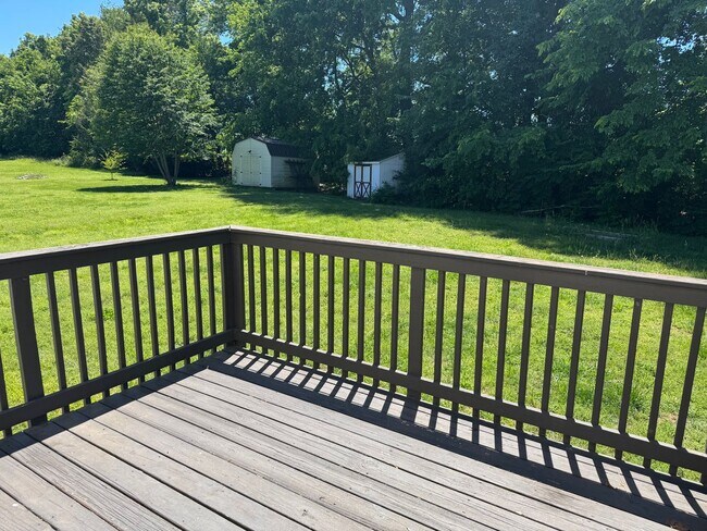 Building Photo - $1425/18 month lease or $1450/12 month lease.