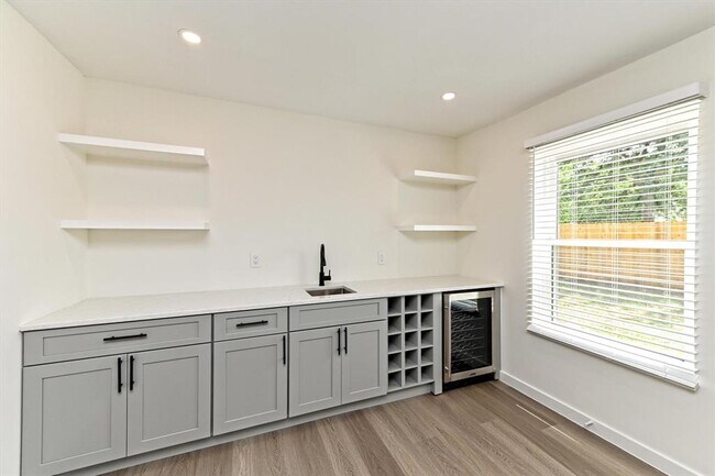 Building Photo - 1606 Normeadows Cir