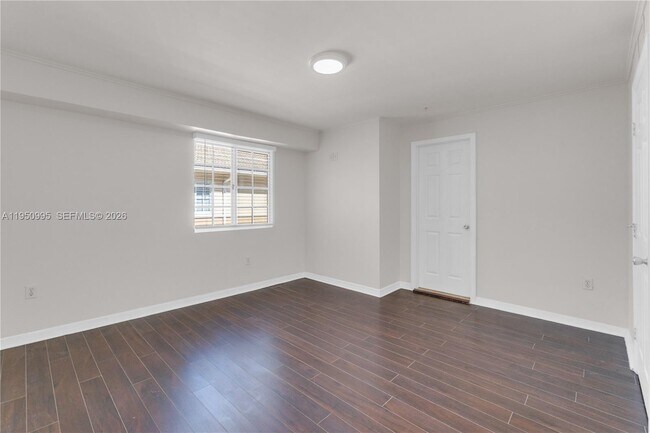 Building Photo - 2945 NE 185th St