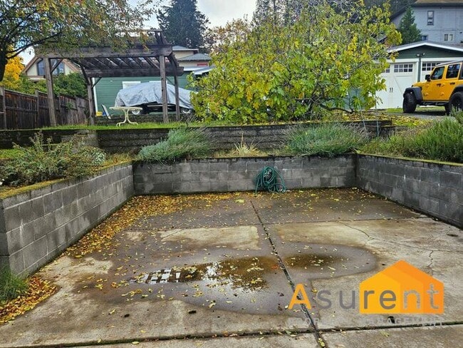 Building Photo - Charming 3-bedroom, 2-bathroom Home: Utili...