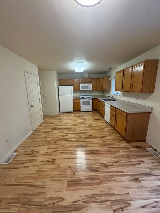 Building Photo - 5222 Leslie St