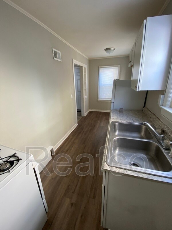 Building Photo - 590-592 Robinwood Ave