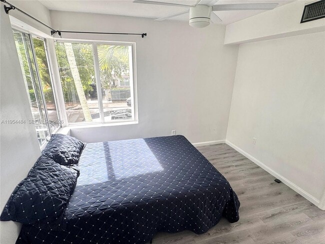 Building Photo - 555 NE 70th St