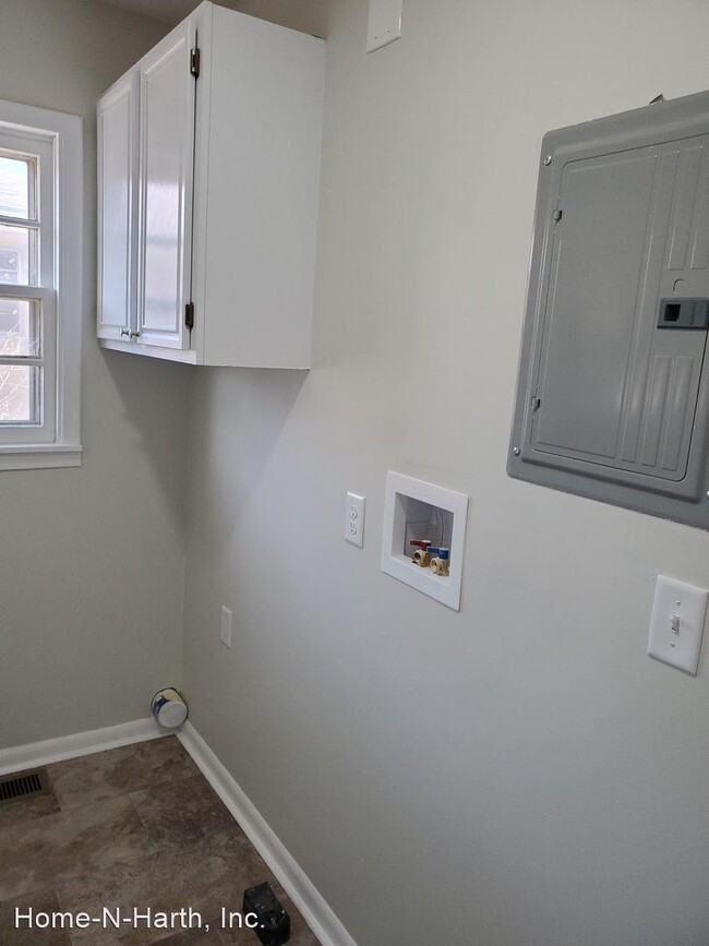 Building Photo - 3 br, 1.5 bath House - 8108 E Indianapolis
