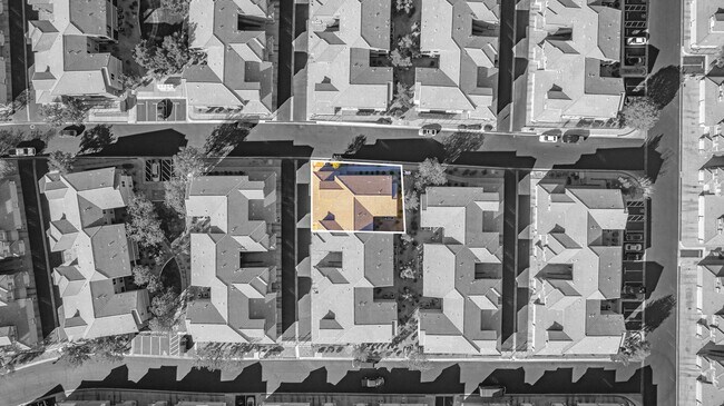 Building Photo - 6868 Sky Pointe Dr