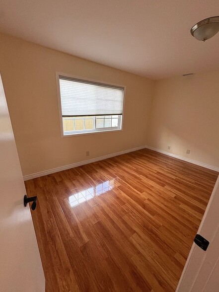 Building Photo - 1843 Santa Fe Ave