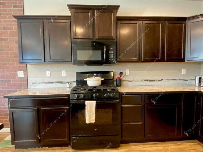 Building Photo - **UNFURNISHED**Beautiful Single-Level 3BR -2BA Home Near Redmond’s Upcoming Recreation Center