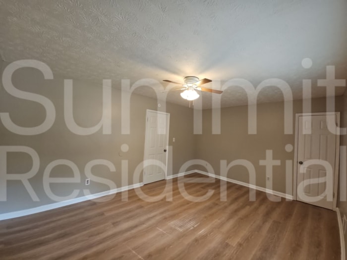 Building Photo - 5950 Stonewall Dr