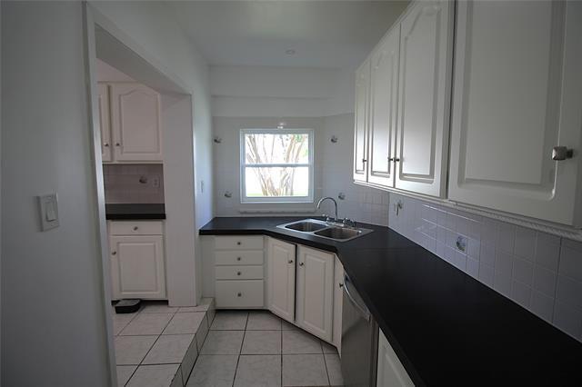 Building Photo - 2805 Meadow Park Dr