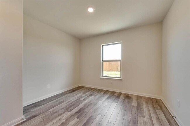 Building Photo - 3109 Killam Rd
