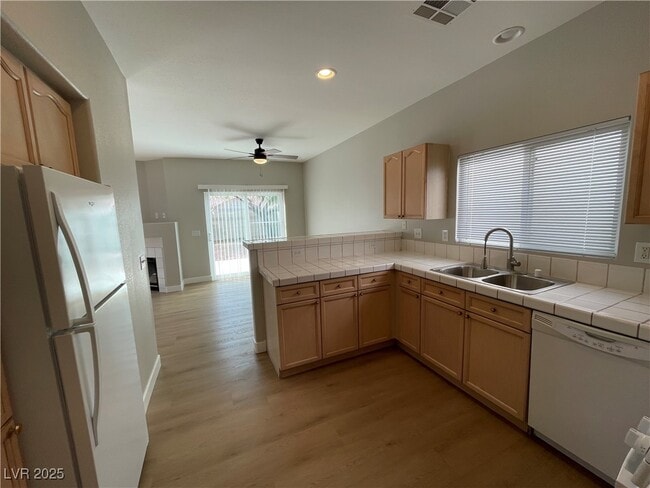 Building Photo - 8463 Antique Cameo Ave